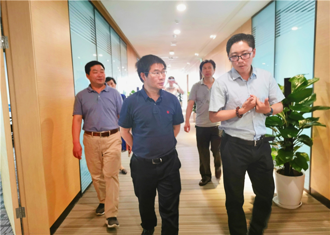 2019.7.2中科院计算技术研究所副所长程学旗莅临中科院计算所大数据研究院视察指导工作4.jpg 2019.7.2中科院计算技术研究所副所长程学旗莅临中科院计算所大数据研究院视察指导工作4.jpg