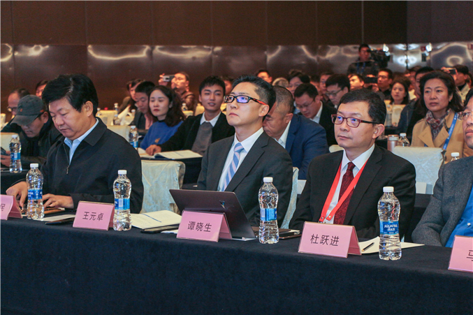 2019年11月14日第六届河南省互联网大会4.jpg 2019年11月14日第六届河南省互联网大会4.jpg